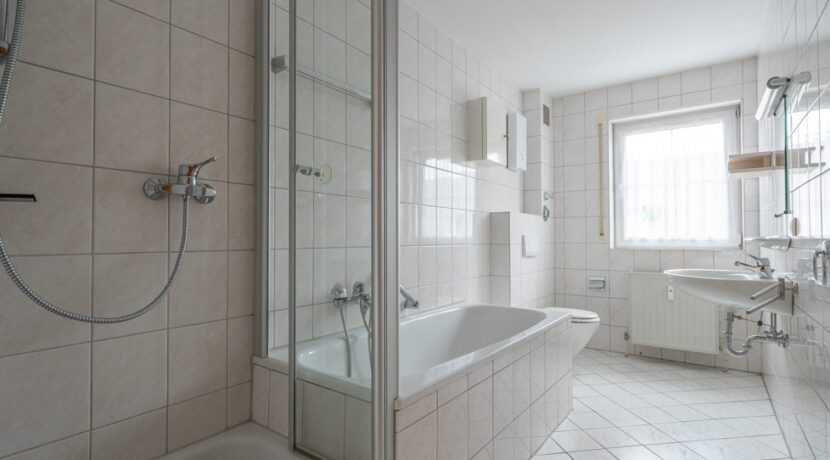 Tageslichtbad mit Dusche