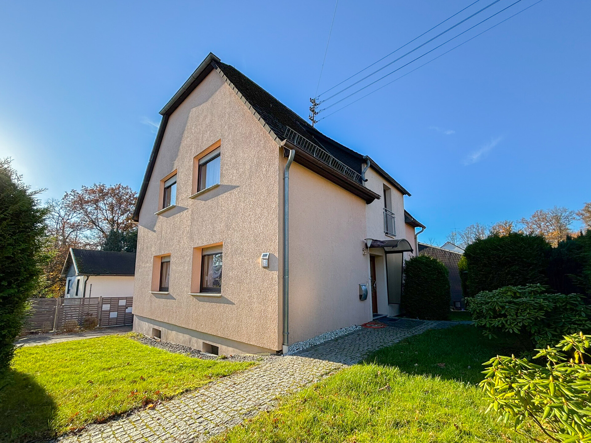 Charmantes Einfamilienhaus mit Garten und Stellplätzen nahe Wissen!