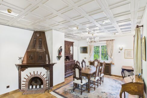 Essbereich mit offenem Kamin