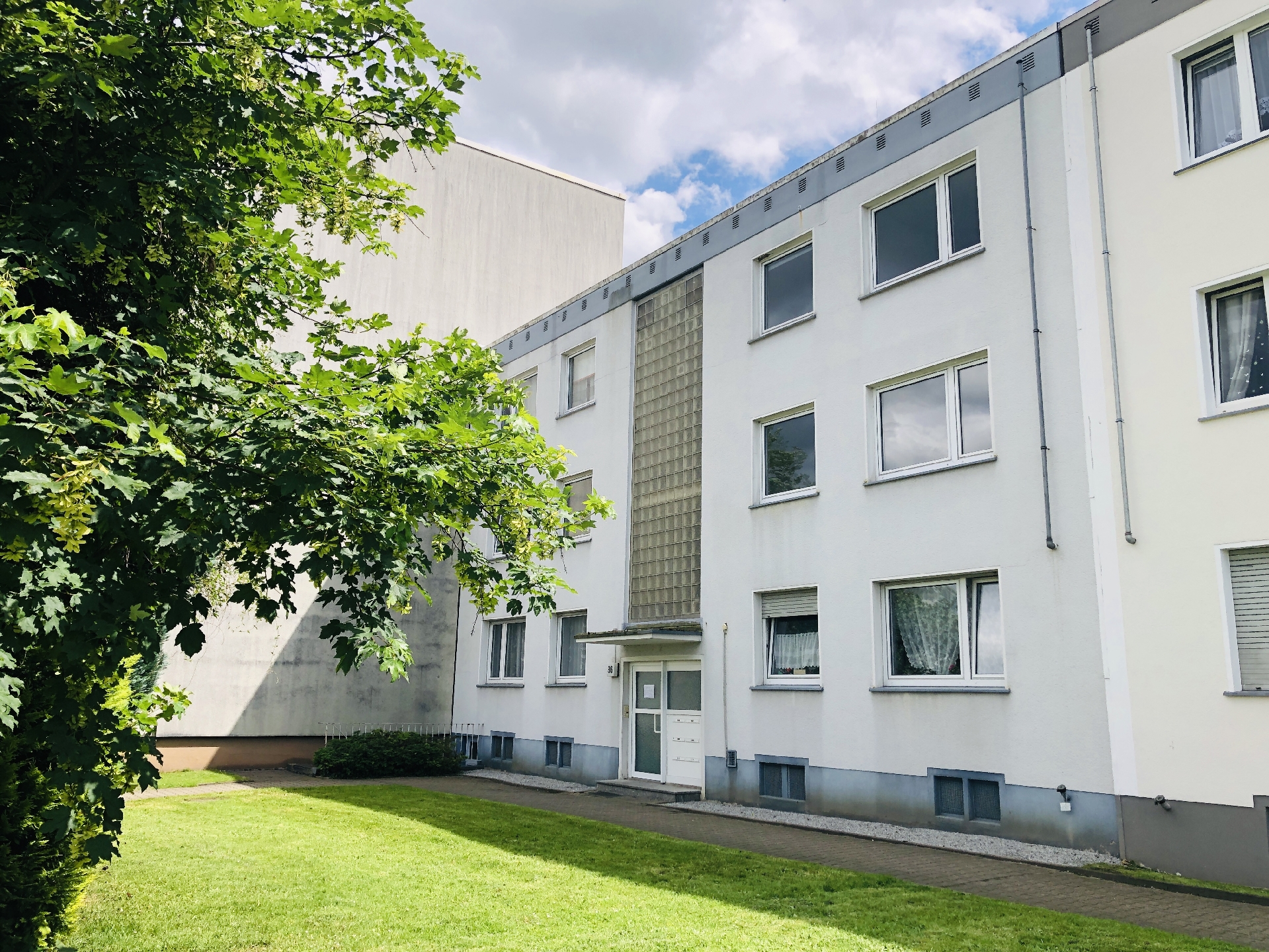Renovierte, vermietete Wohnung mit Balkon in City Nähe
