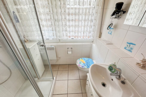 Tageslichtbad mit Dusche und WC OG