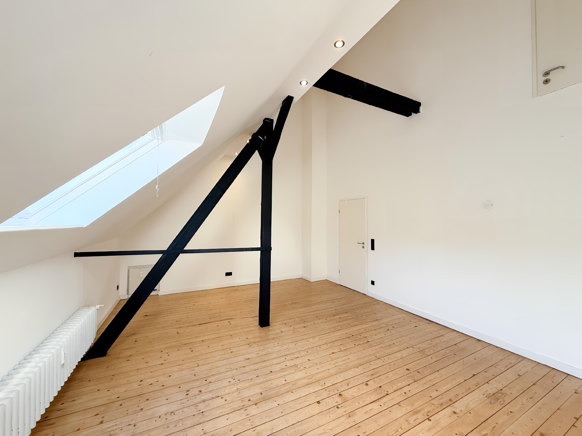 GROßZÜGIGE MASIONETTEWOHNUNG MIT 139M² IM ZENTRUM ZU MIETEN!