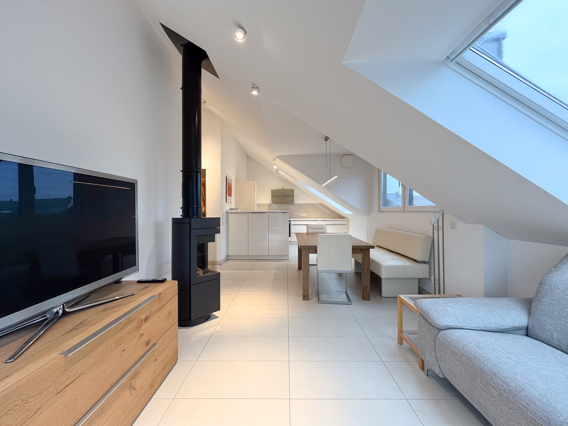 Komfortable seniorenfreundliche Dachgeschosswohnung mit Aufzug und Balkon