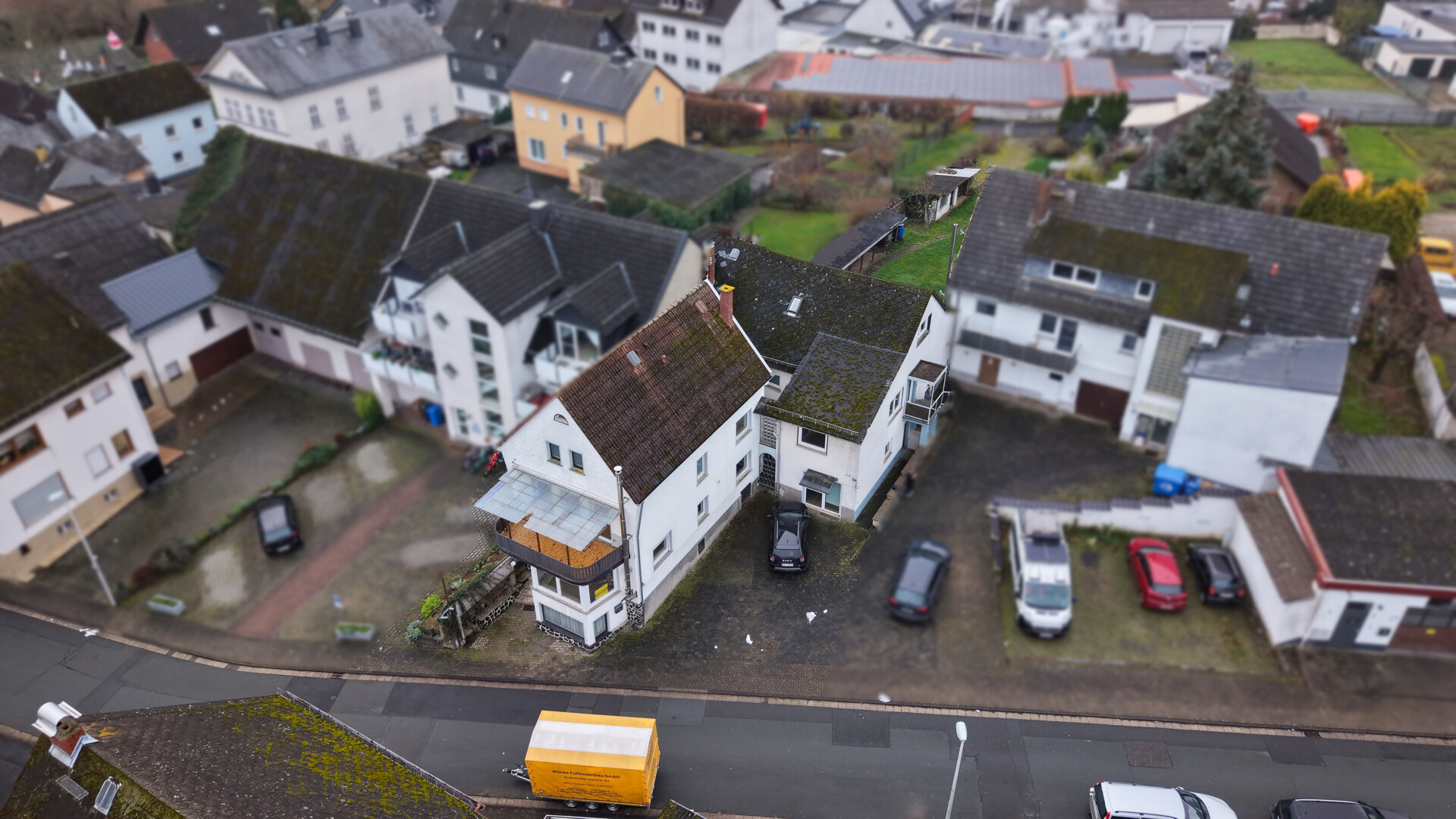 Zwei renovierten Einfamilienhäuser und einer Einliegerwohnung auf großem Grundstück vor Weilburg!