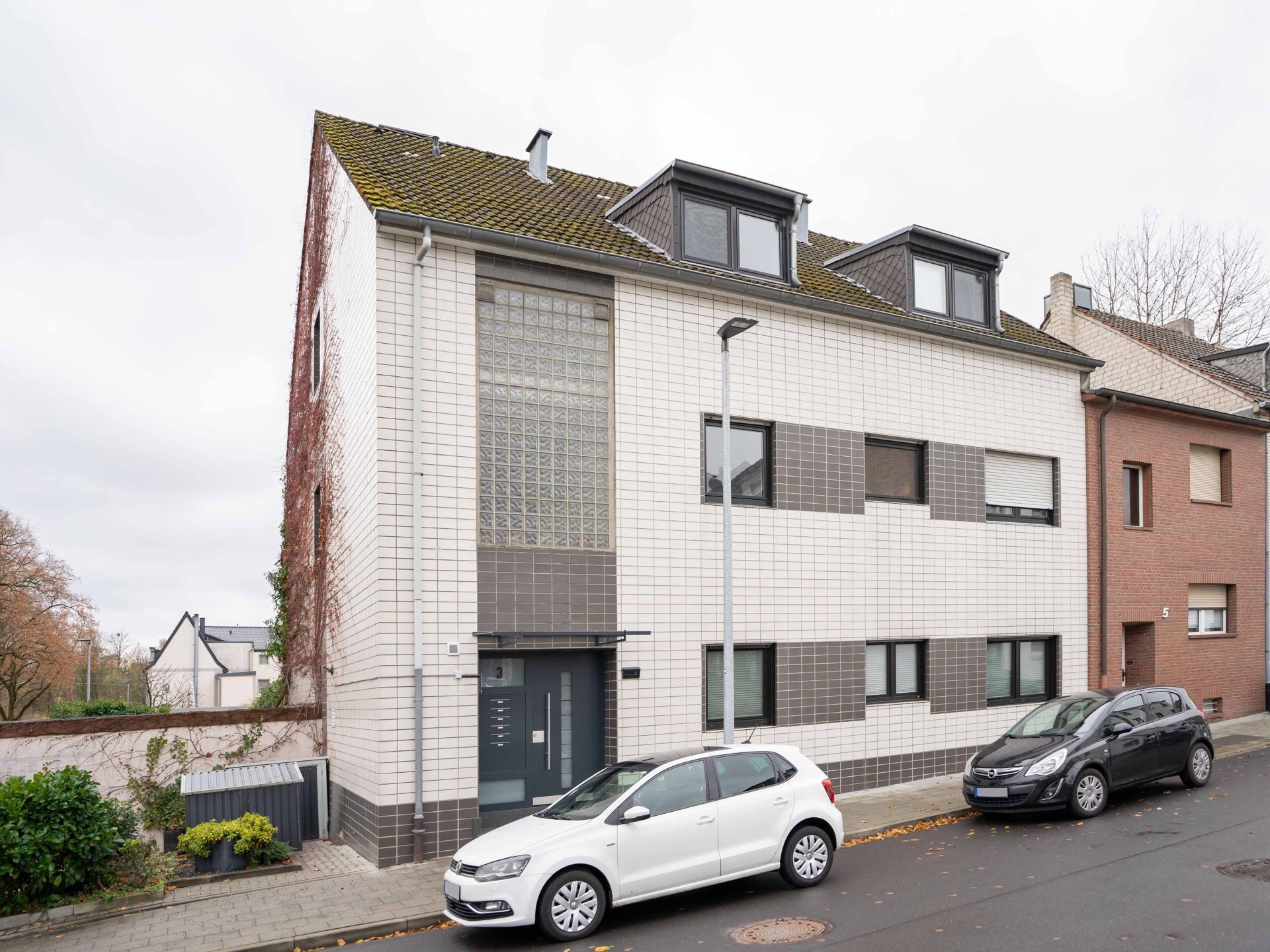 Direkt am Schmölderpark: Schickes DG-Appartement mit Einbauküche!