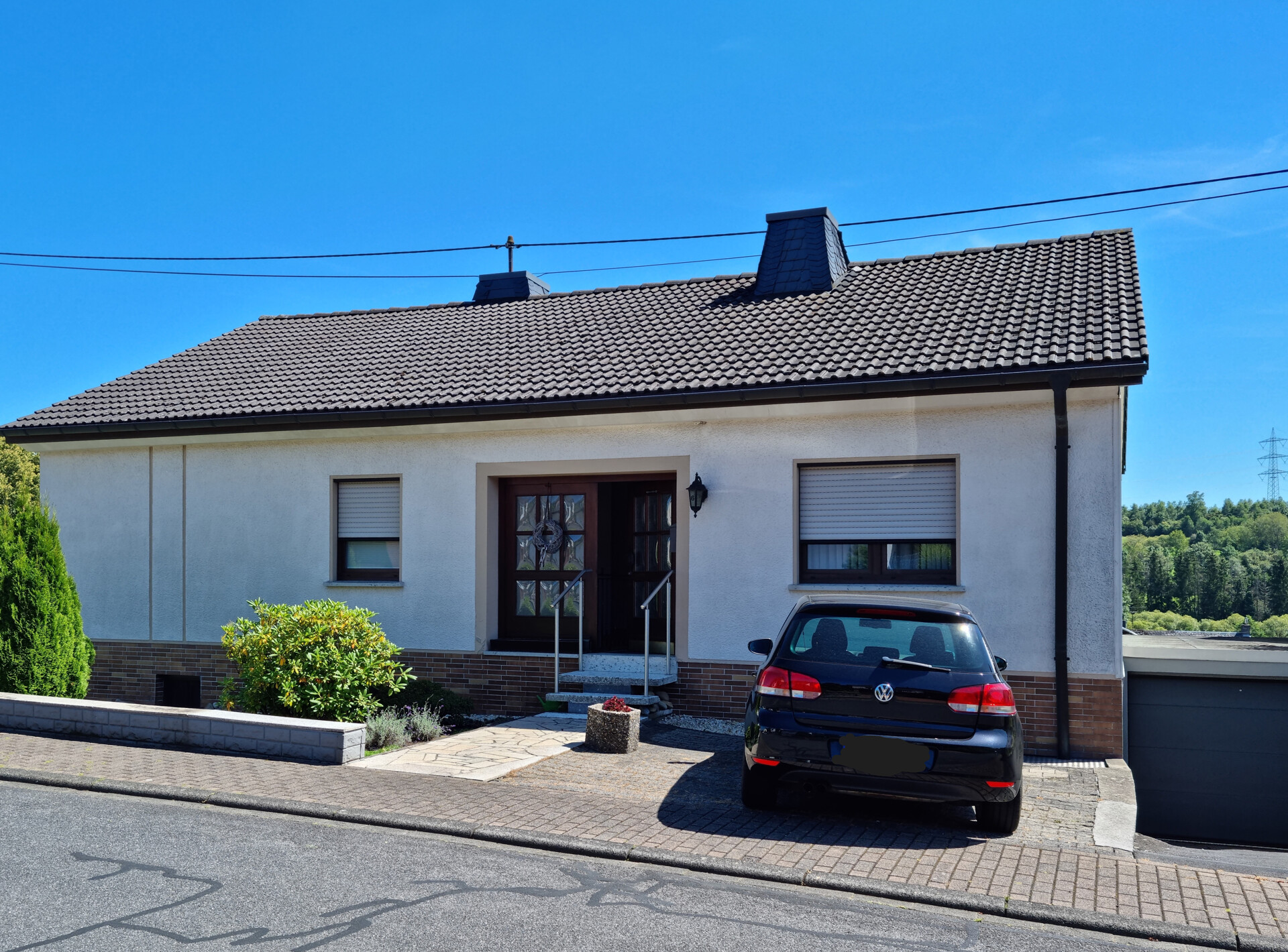 Familienfreundliches Haus mit großem Grundstück, Einliegerwohnung und herrlichem Ausblick