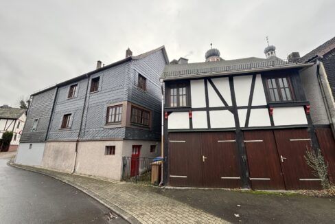 Rückseite mit neuer Verschieferung