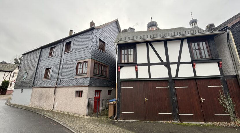 Rückseite mit neuer Verschieferung