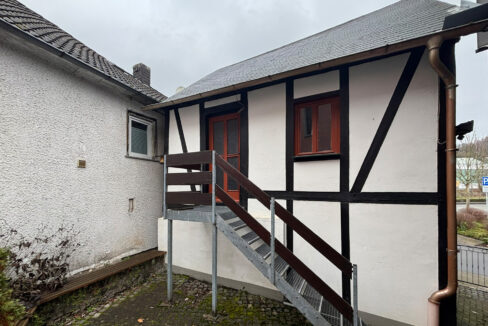 Nebengebäude mit Garage