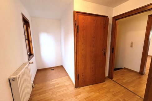 Gäste-/Bürozimmer mit Zugang zum Speicher