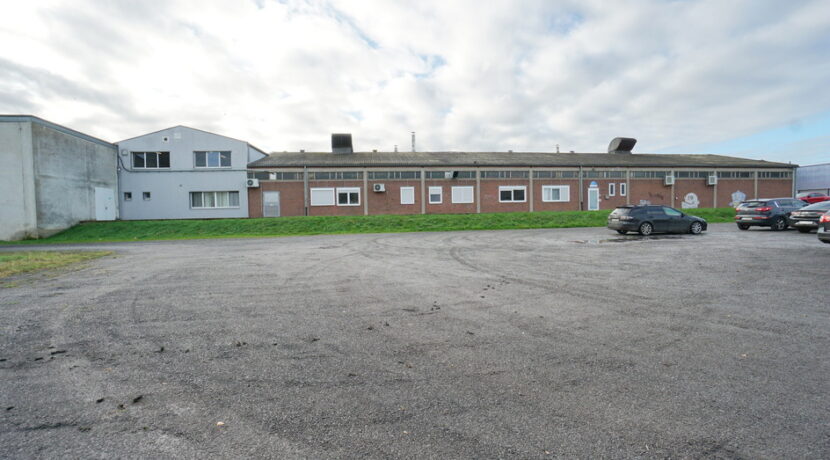 Seitenansicht und Freiflächen