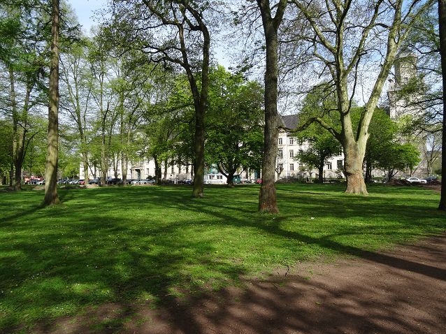 HELLES MÖBELIERTES APARTMENT MIT BALKON NÄHE GERICHT KREFELD