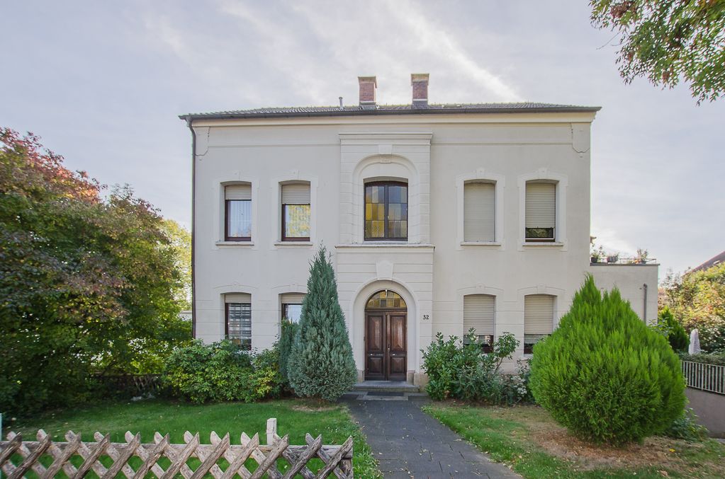 Schöne geräumige 2-Zimmer im Dachgeschoss einer Jugendstilvilla