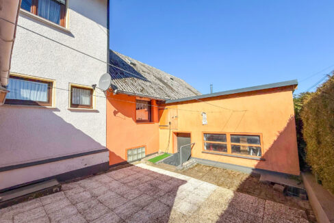 Uneinsehbare Terrasse und Garage