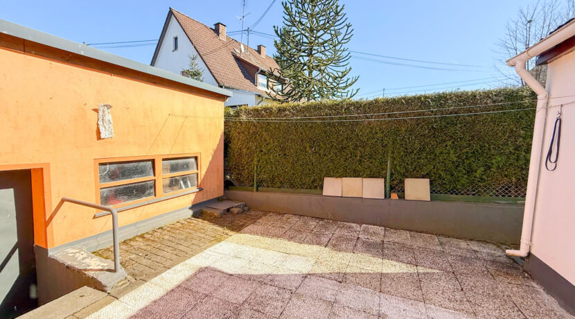 Terrasse und Garage