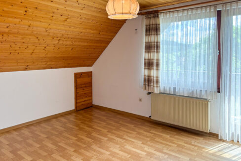 Schlafzimmer DG links