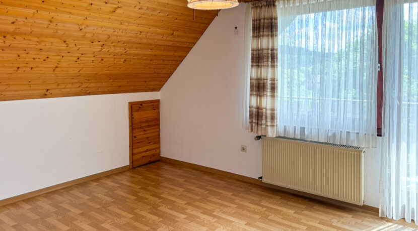 Schlafzimmer DG links