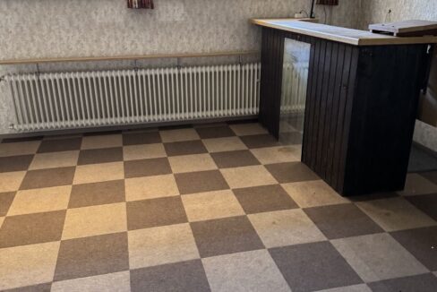 Kellerraum mit 2 Fenstern