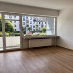 Zimmer mit Zugang zum Balkon