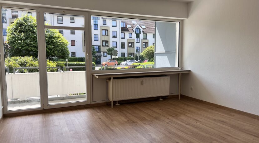 Zimmer mit Zugang zum Balkon