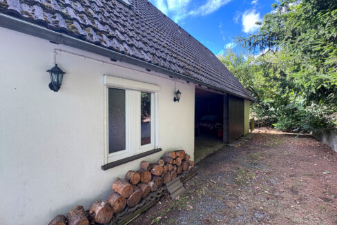 Nebengebaude mit ELW