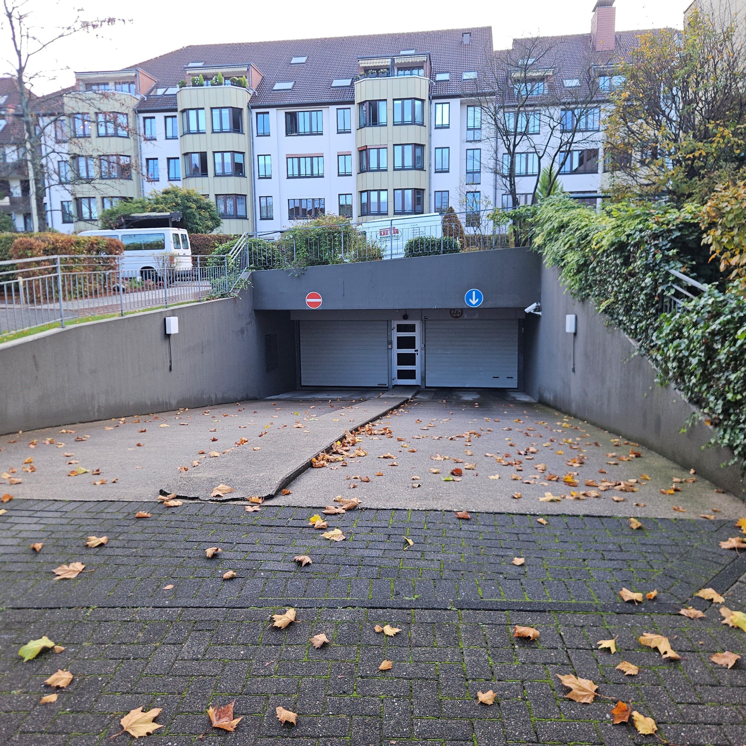 Tiefgaragenplatz zur Miete im Zentrum von Refrath