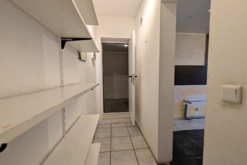 Abstellraum Küche, Zugang zur Garage