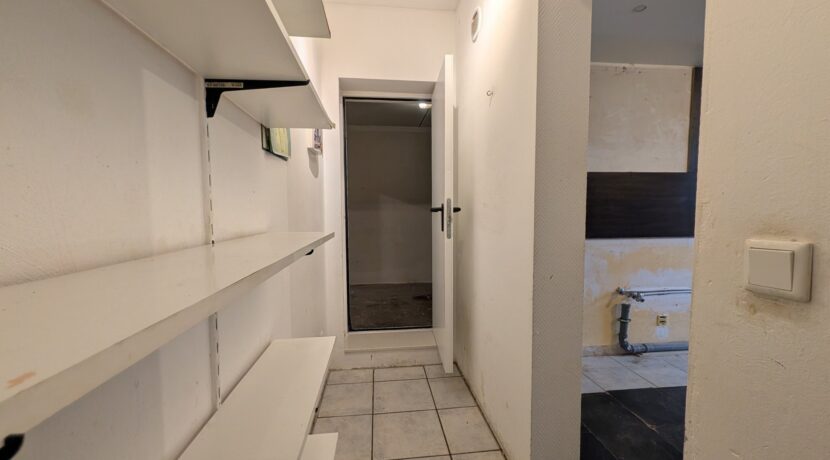 Abstellraum Küche, Zugang zur Garage