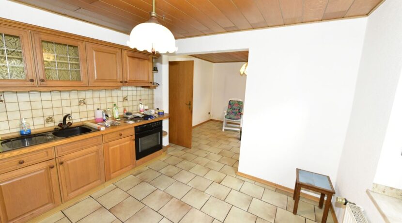 Küche mit Essplatz im Erdgeschoss