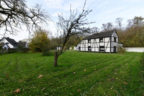 Seiten-/Strassenansicht