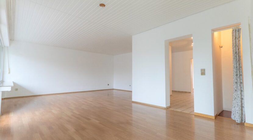 Blcik in den Wohn-/Essbereich