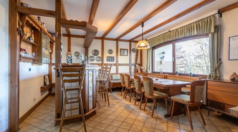 Gesellschaftsraum mit Bar