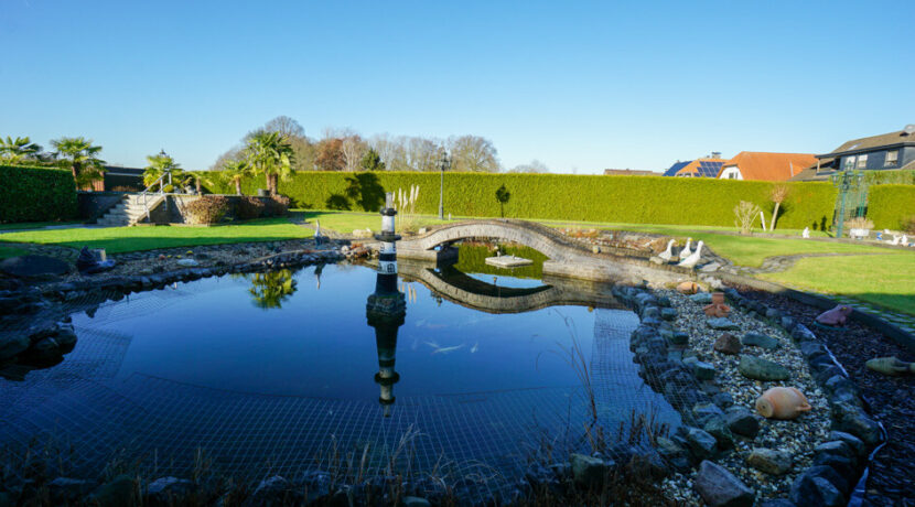 ... auf traumhaft schönem Grundstück