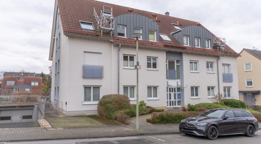 Hauszugang und Tiefgaragenzufahrt