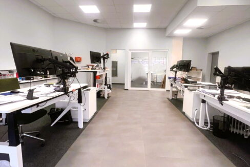 Grosses Büro im Erdgeschoss