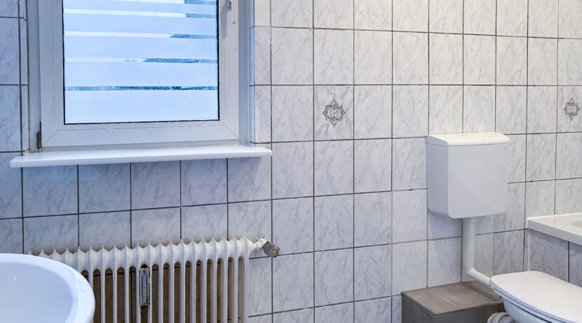 Badezimmer mit Fenster