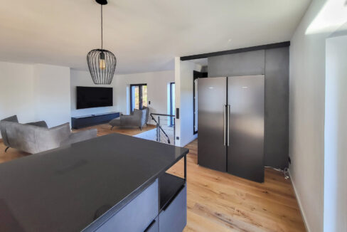 Küche mit Zugang zur zweiten Küche