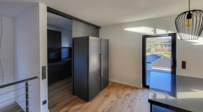 Küche mit Zugang zur Terrasse