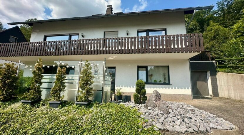 Straßenansicht Sommer