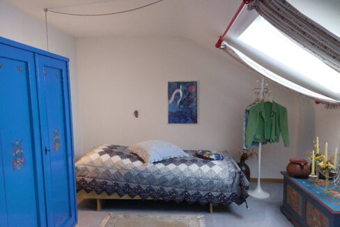 Ein gemütlicher Schlafraum im DG