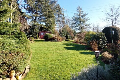 Der wunderschöne Garten mit Gartenhaus und Feuerstelle