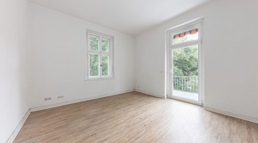 OG: Büro mit Balkon
