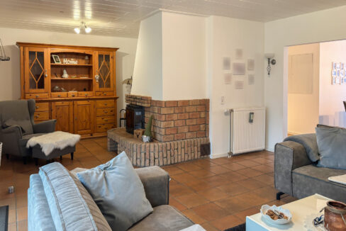 Wohnzimmer mit Kamin