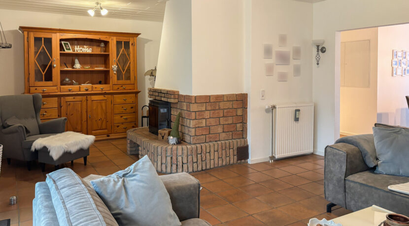 Wohnzimmer mit Kamin