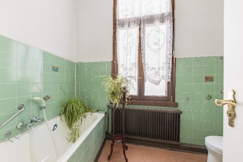 Wannenbad mit Fenster