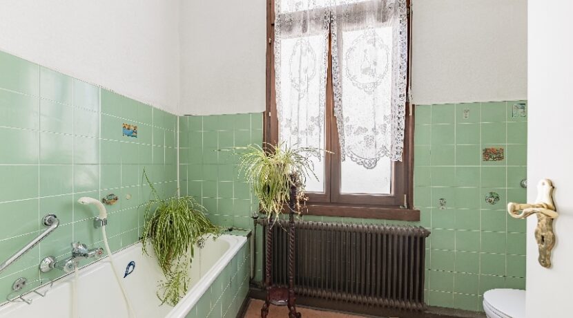 Wannenbad mit Fenster