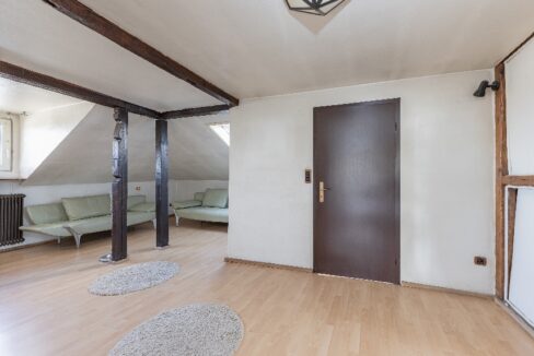 lichtdurchfluteter Wohnbereich