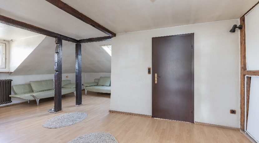 lichtdurchfluteter Wohnbereich