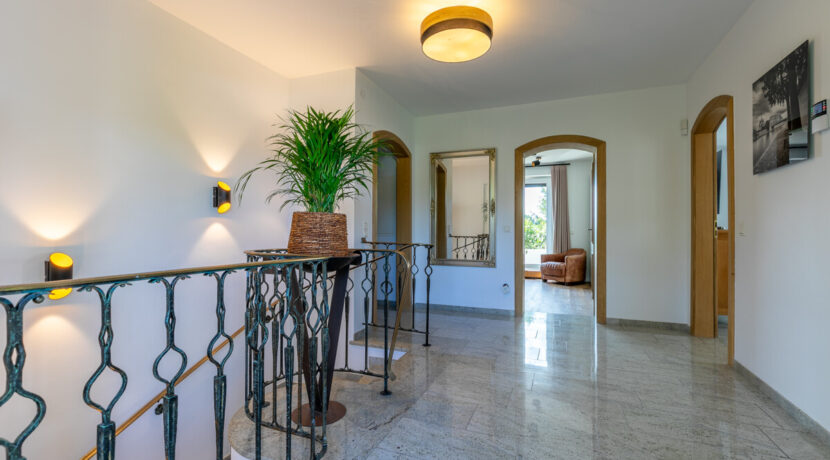 Großzügiger Empfang