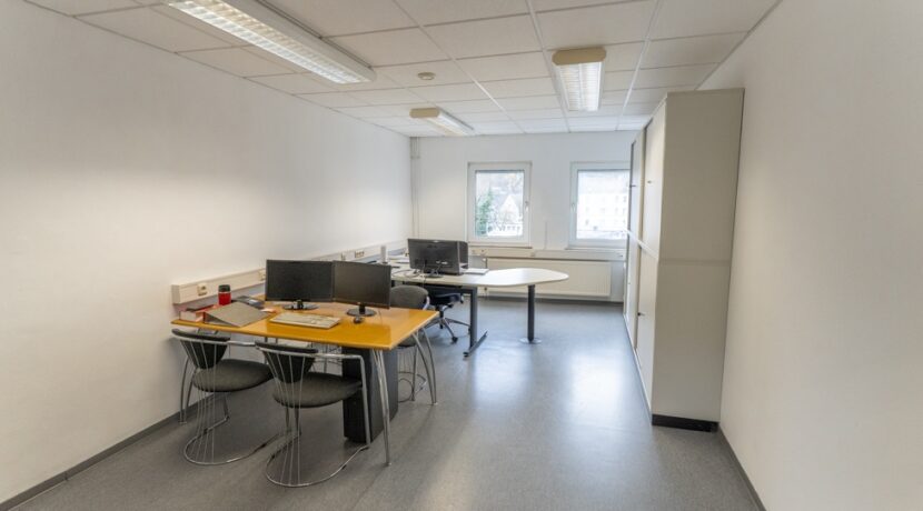 Büro 2 (untere Etage)